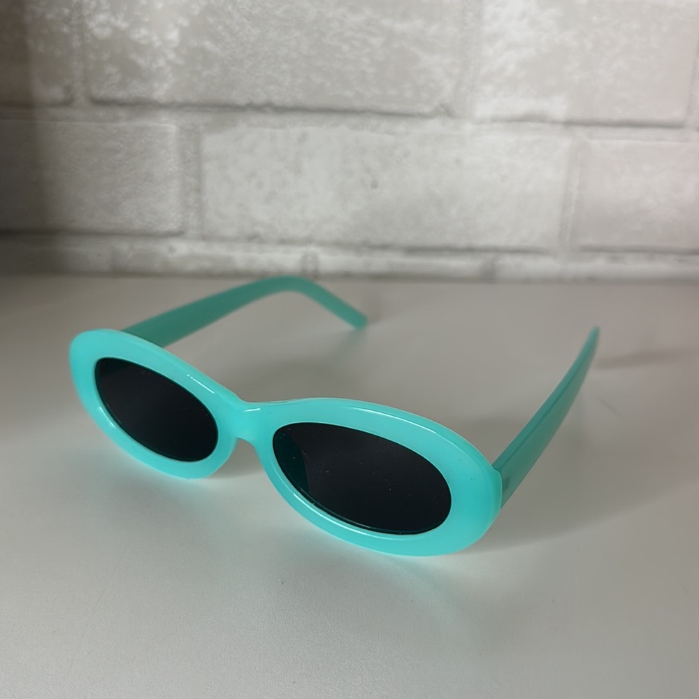 🔥 Trendy Oval Sunglasses
